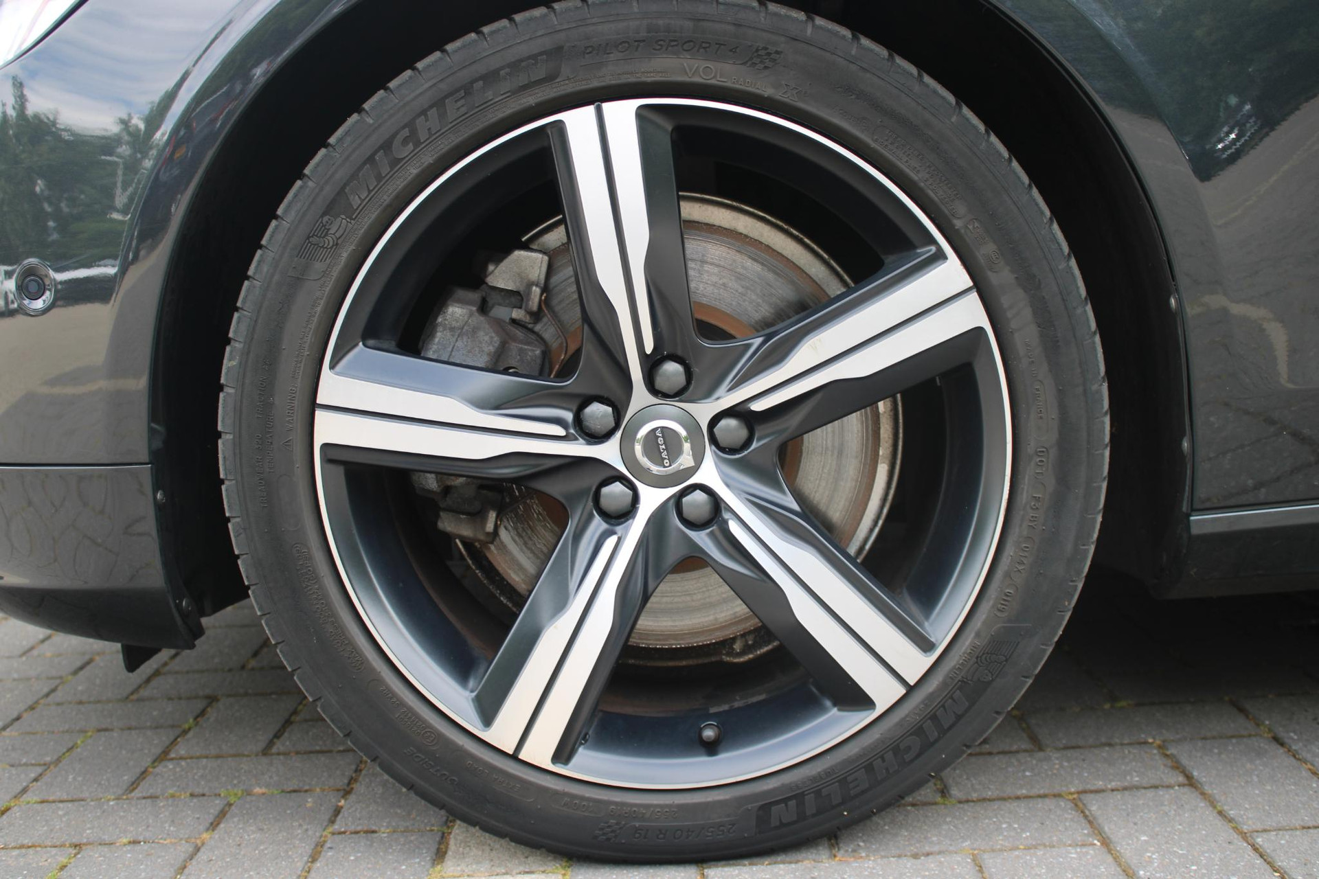 Volvo V90