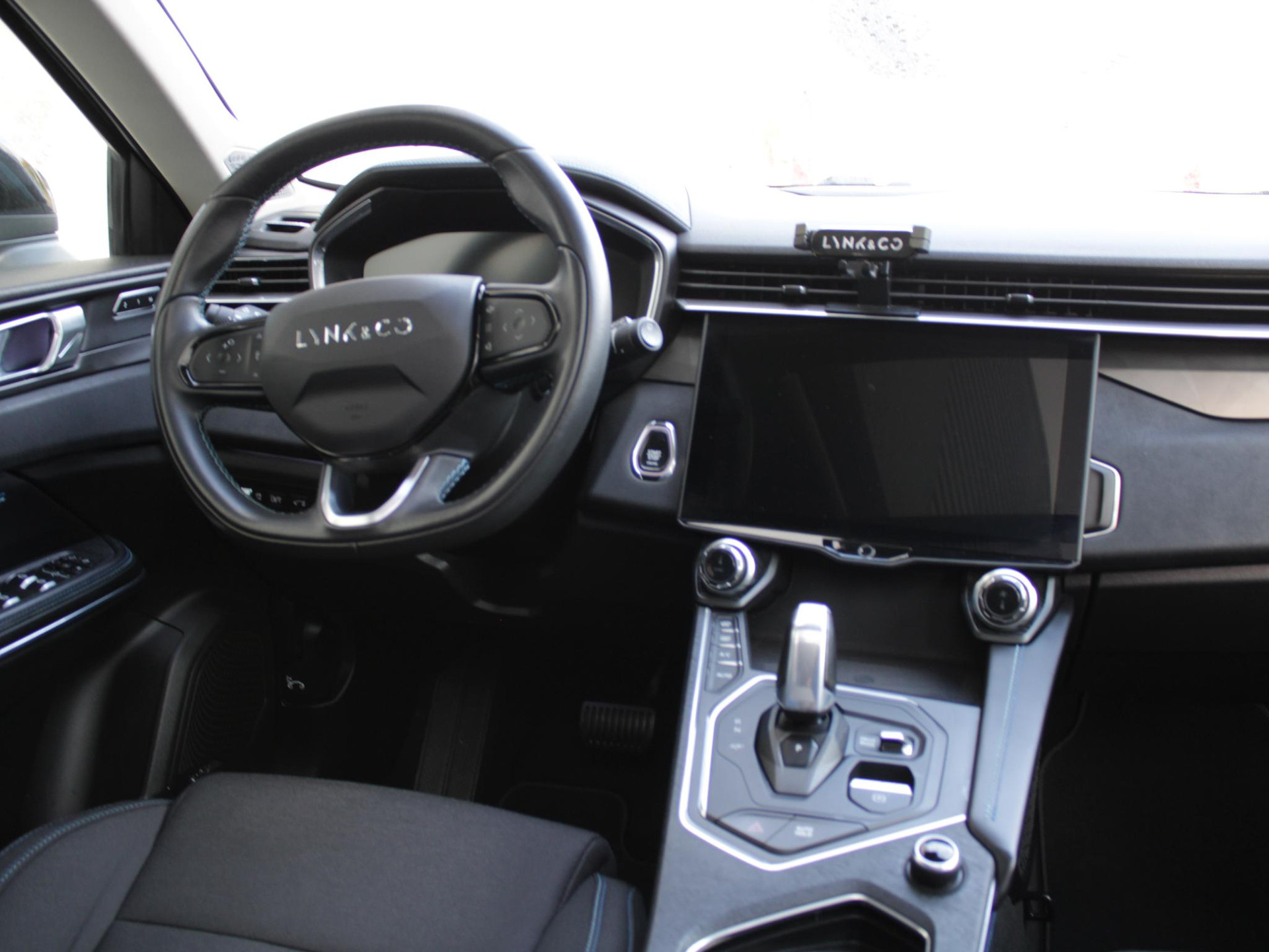 Lynk & Co 01