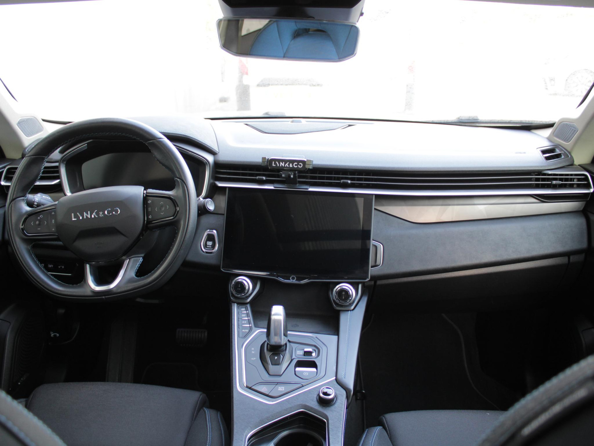 Lynk & Co 01