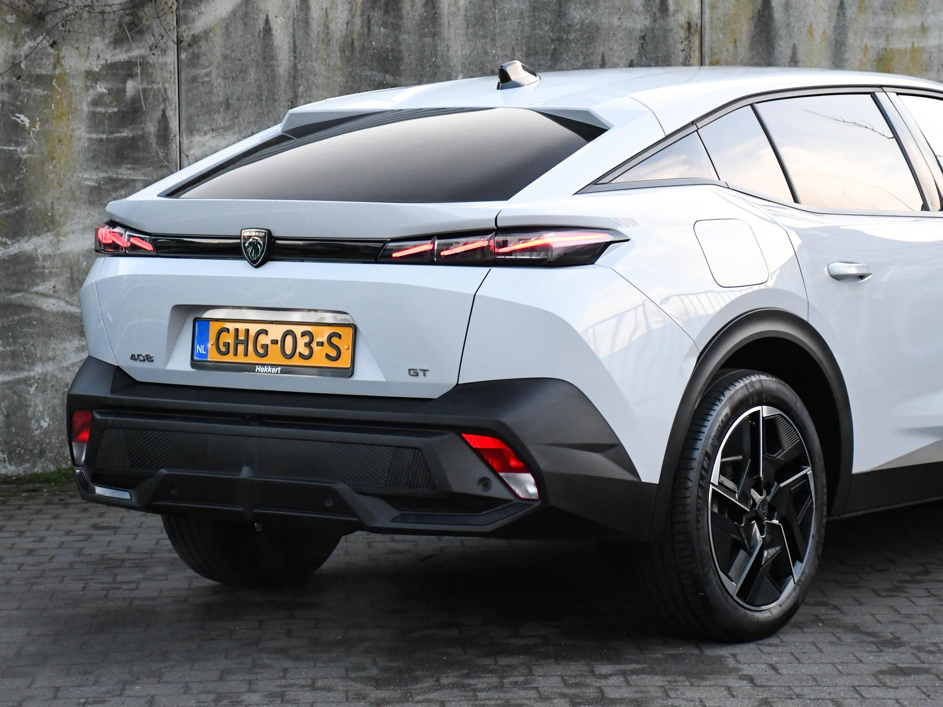 Peugeot 408