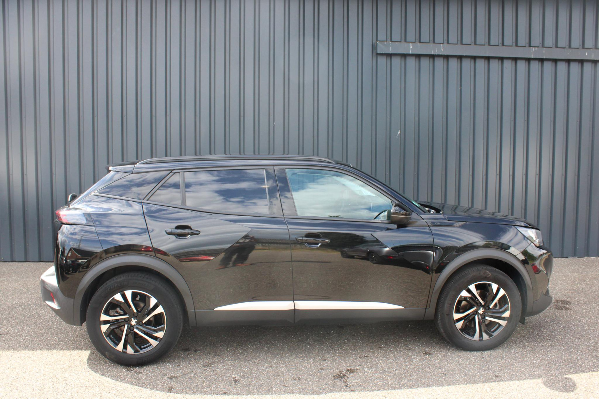 Peugeot e-2008