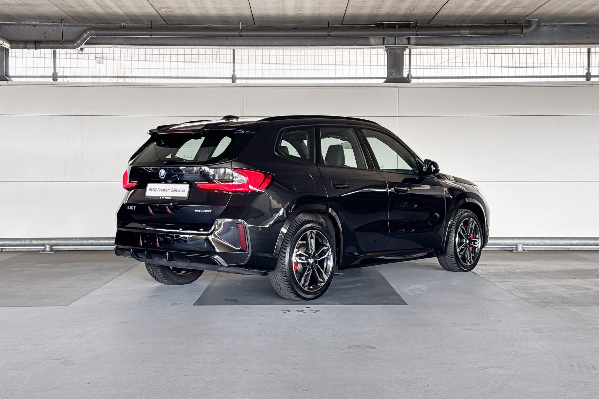 BMW iX1