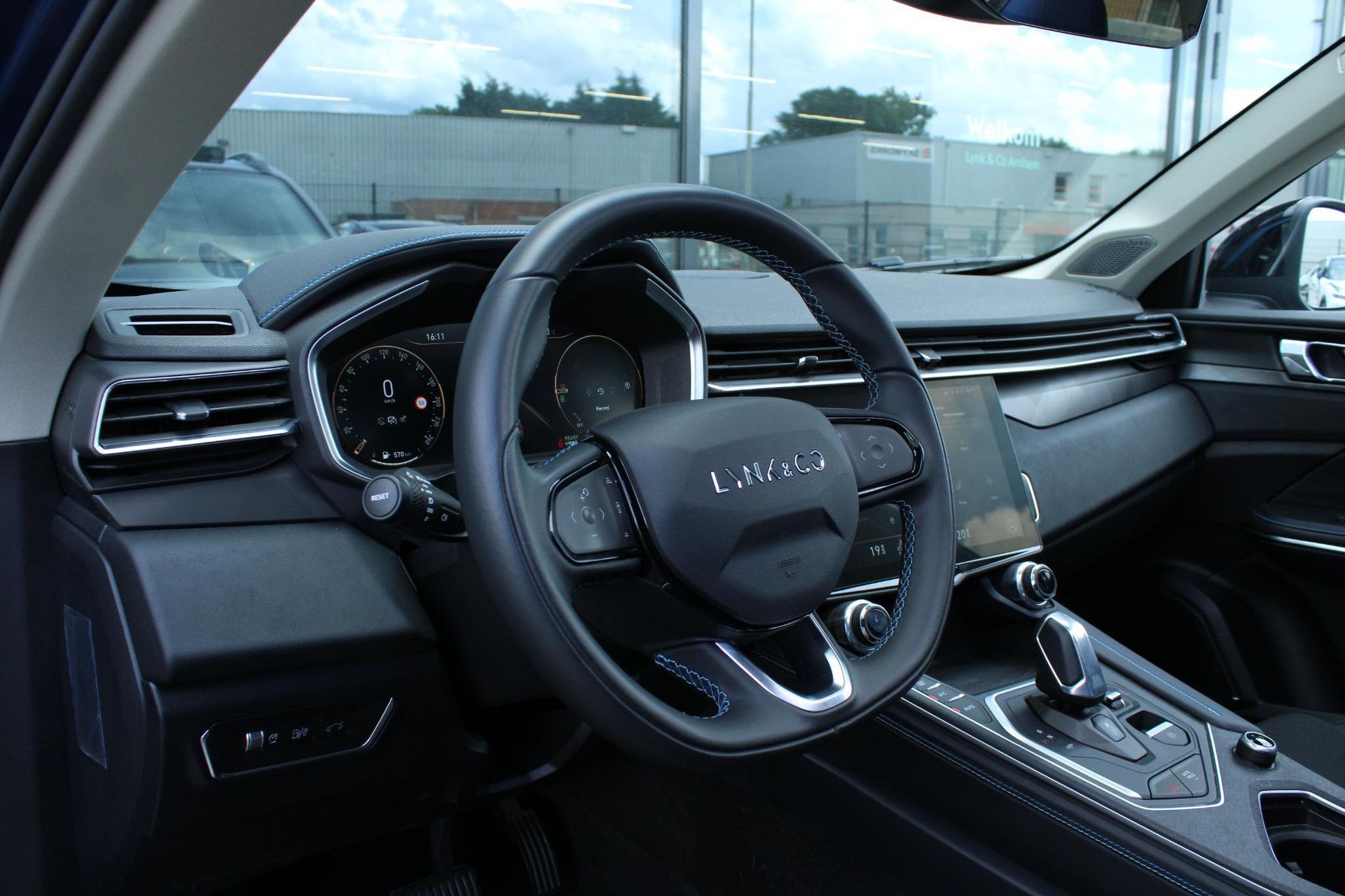 Lynk & Co 01
