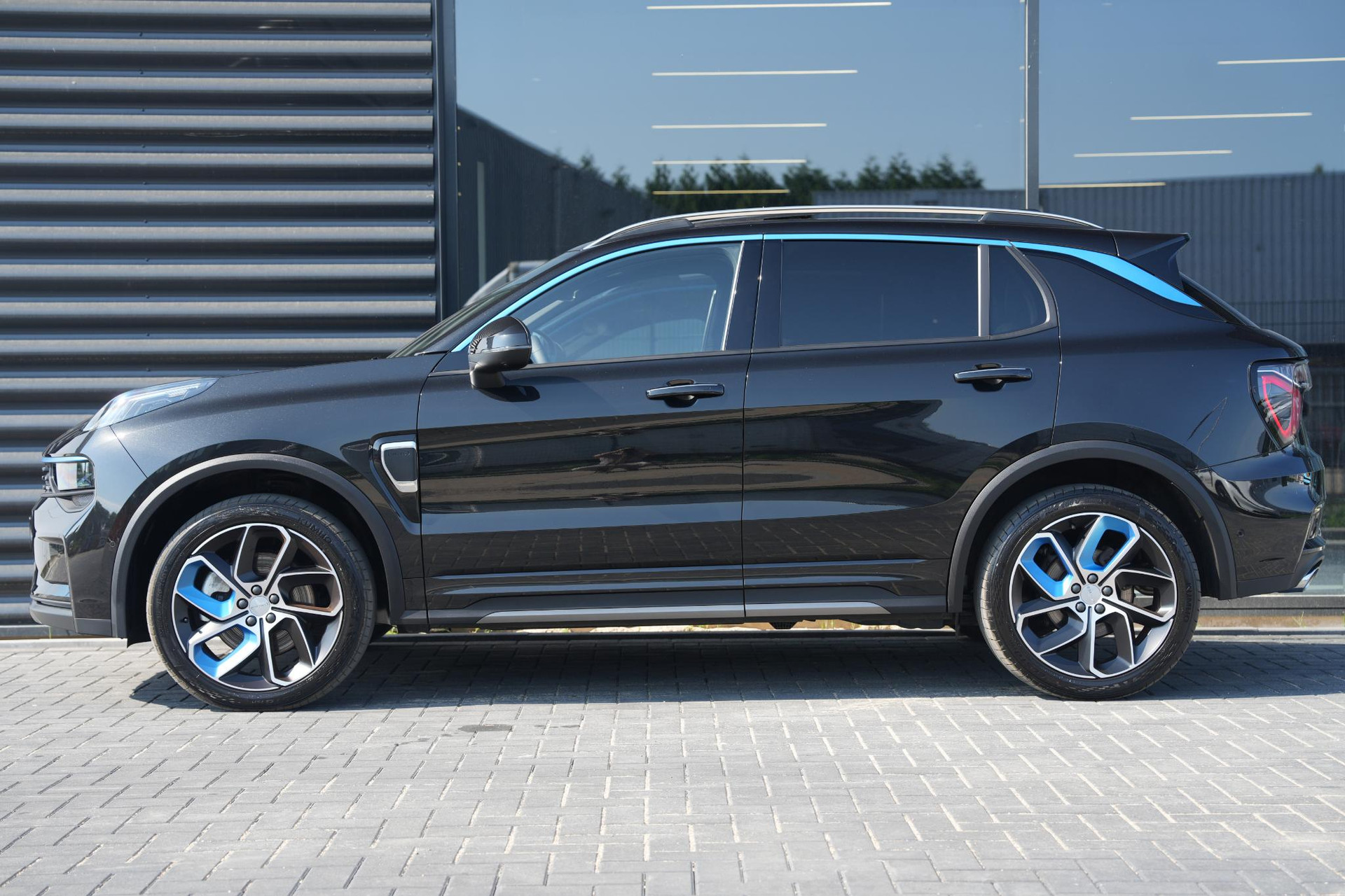 Lynk & Co 01