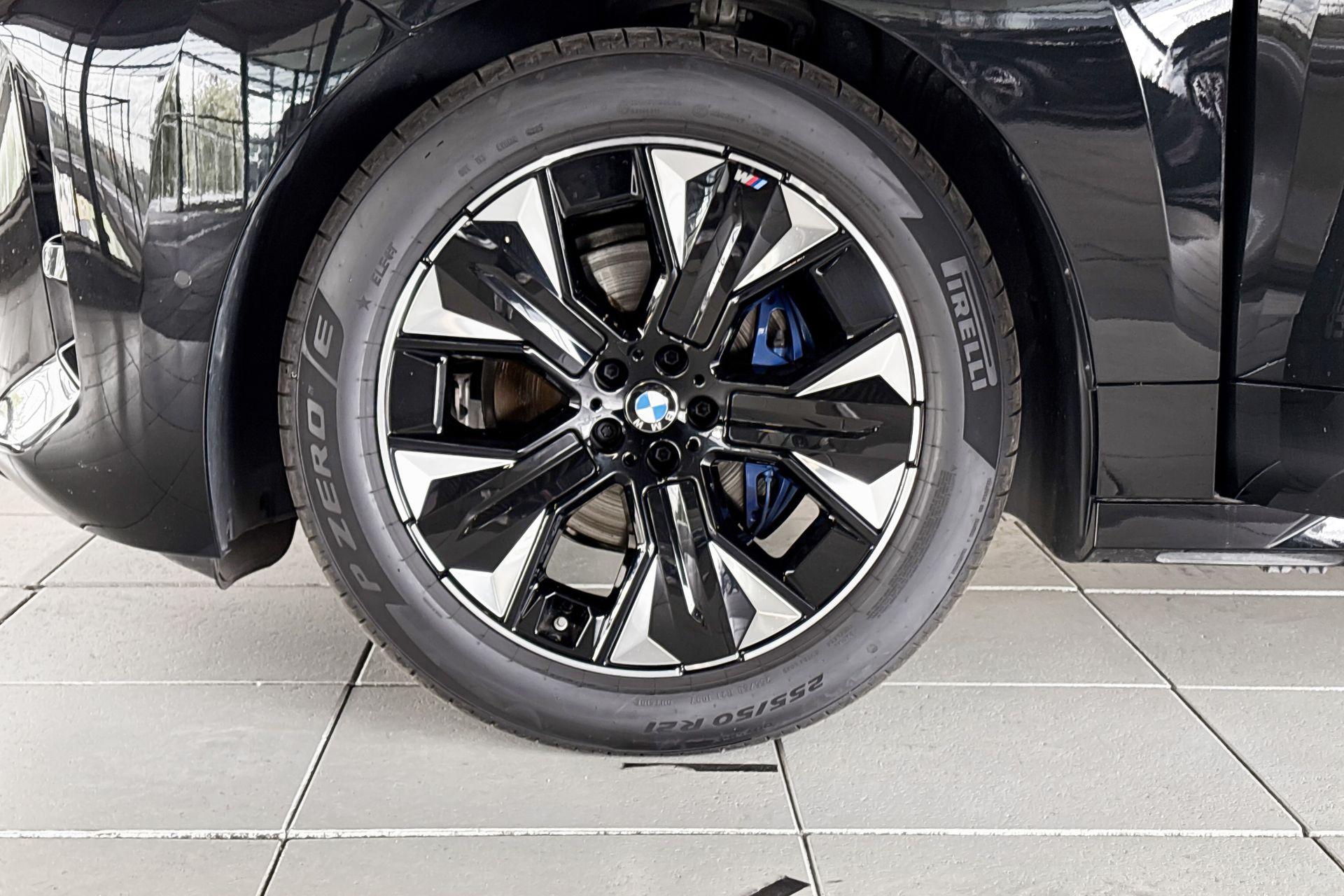 BMW iX