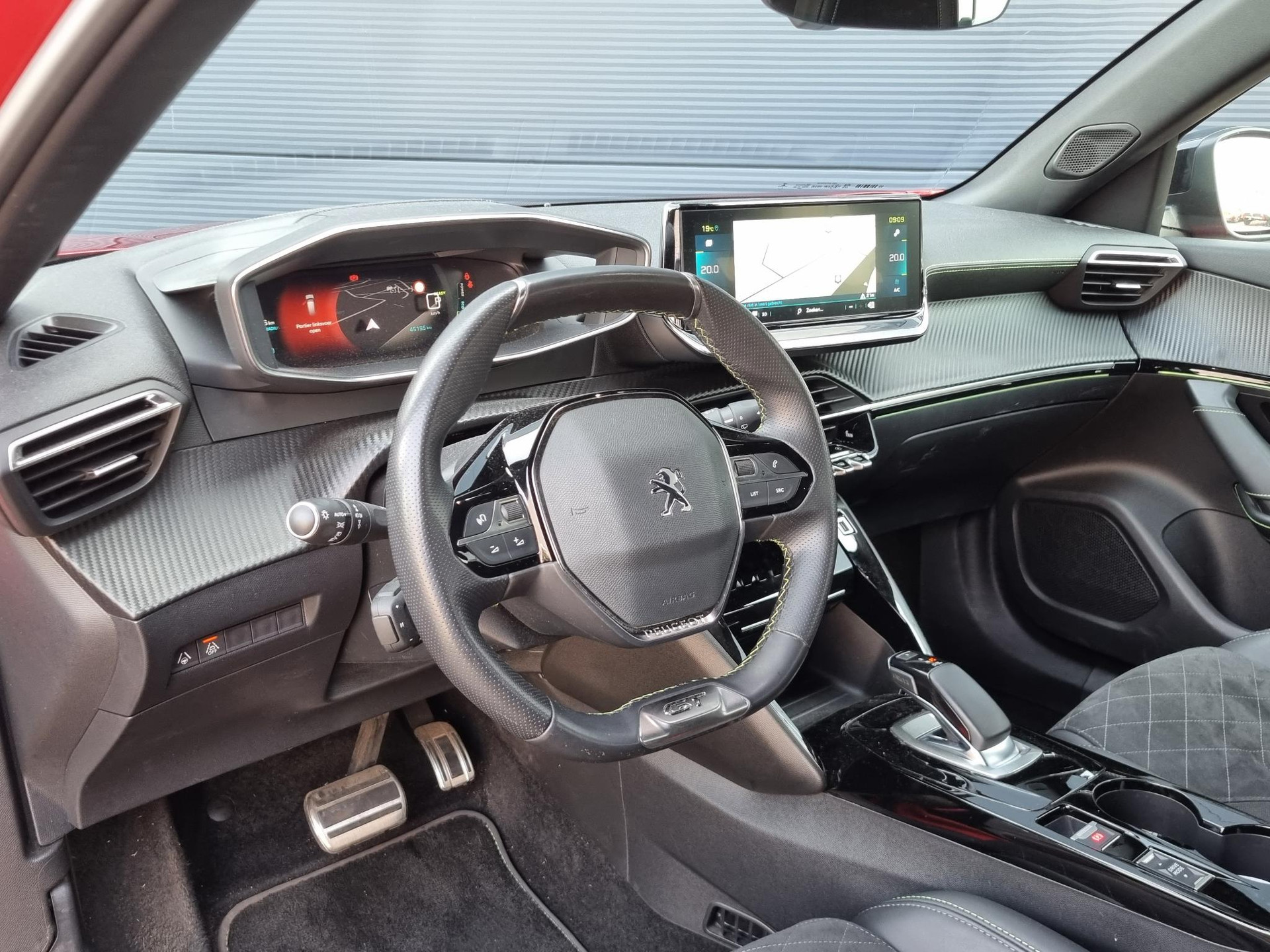 Peugeot e-2008