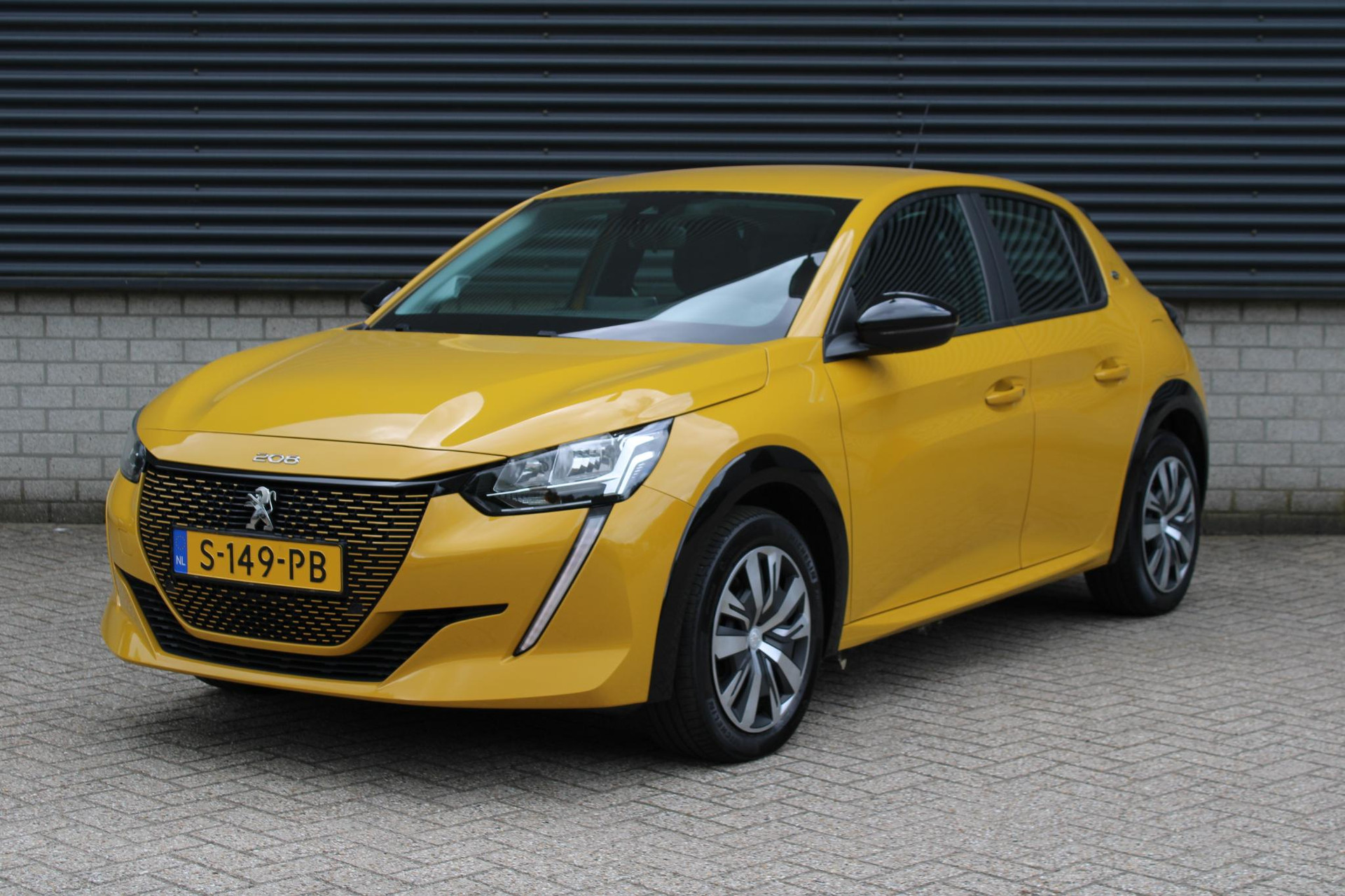 Peugeot e-208