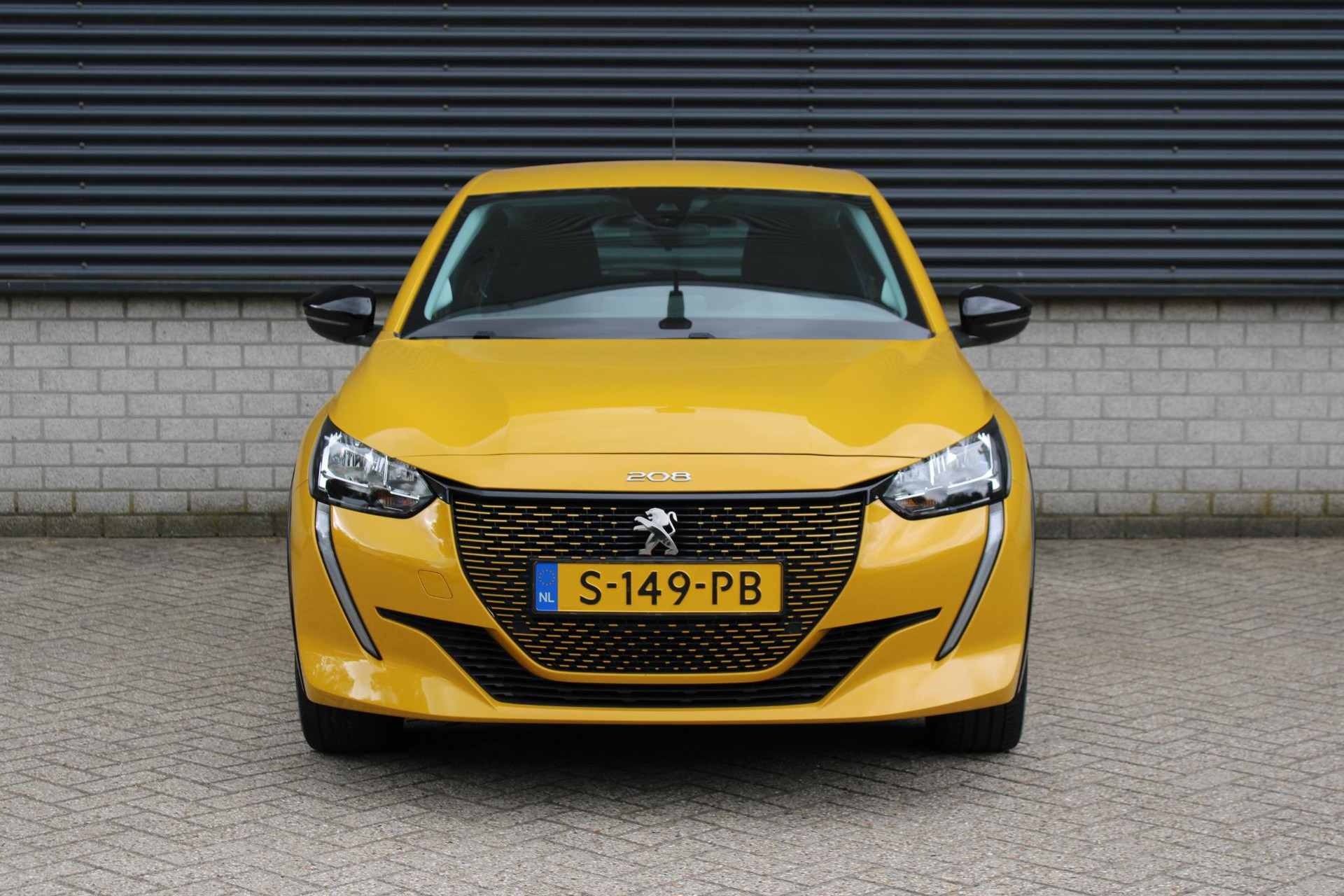 Peugeot e-208