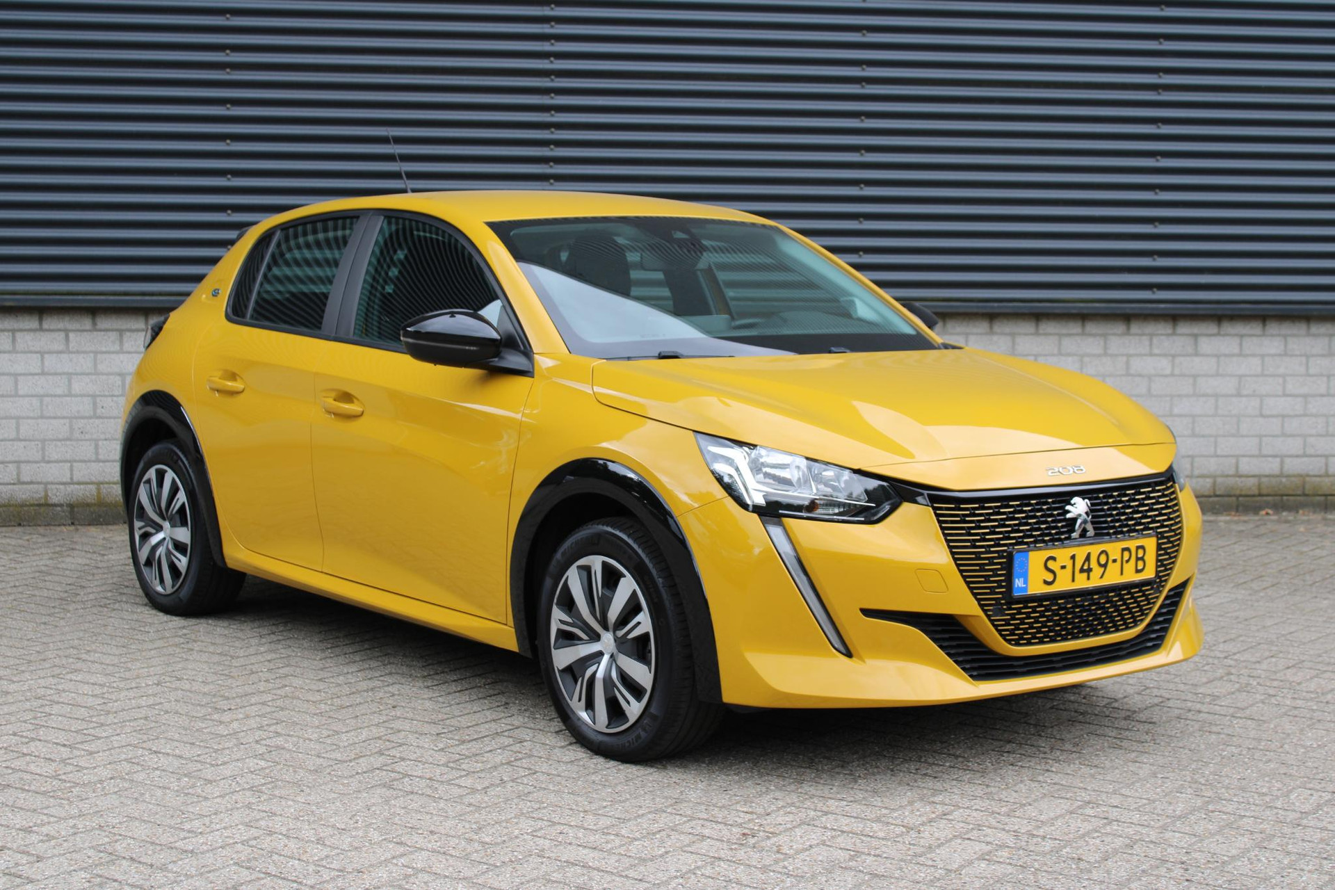 Peugeot e-208