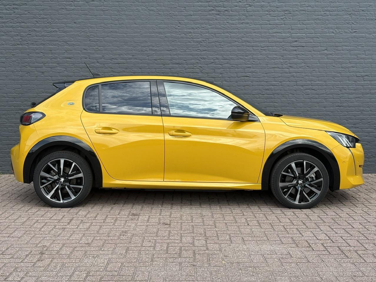 Peugeot e-208