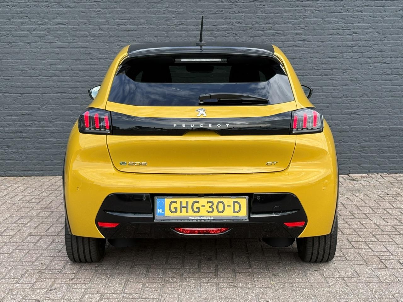 Peugeot e-208