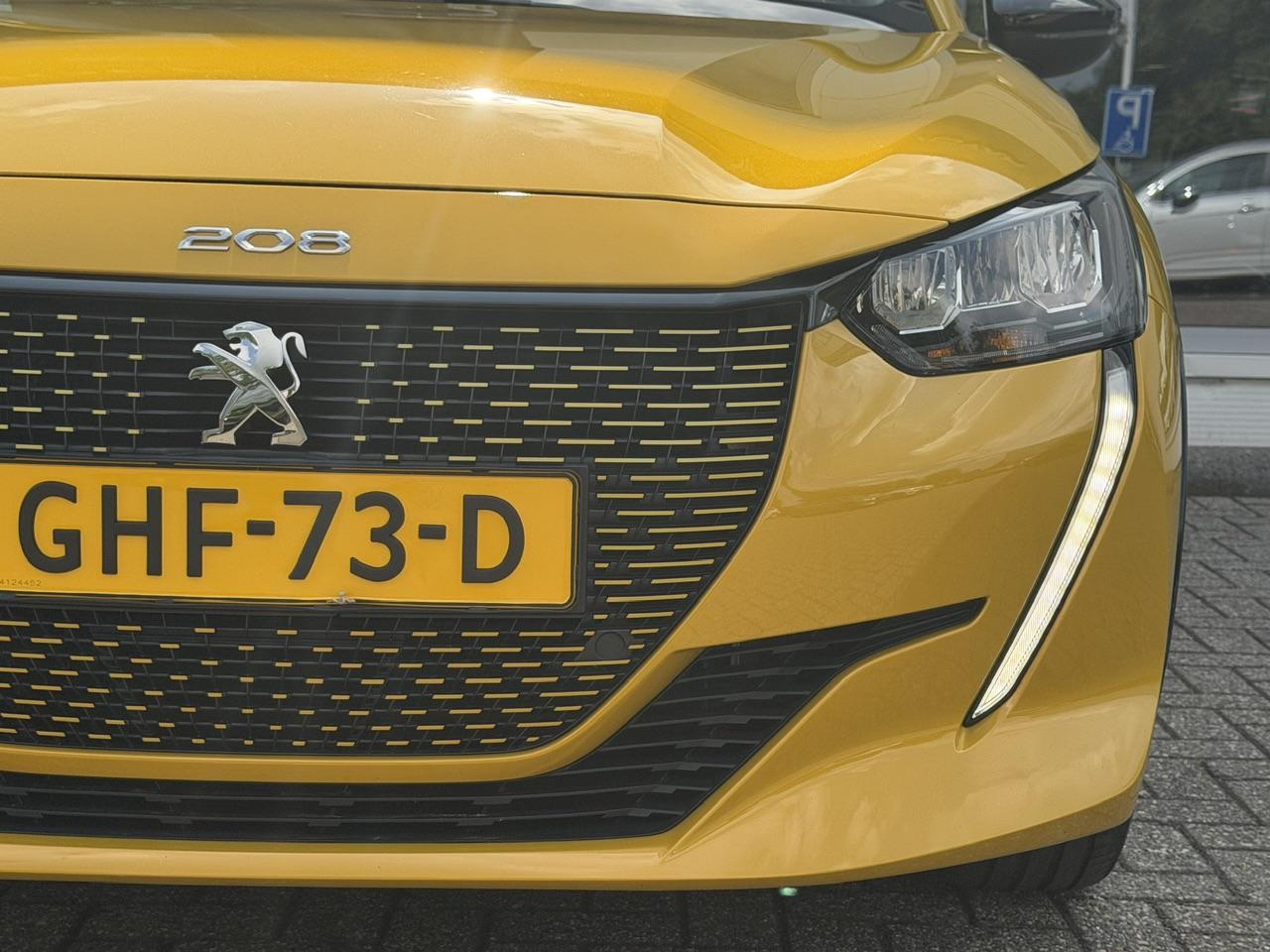 Peugeot e-208