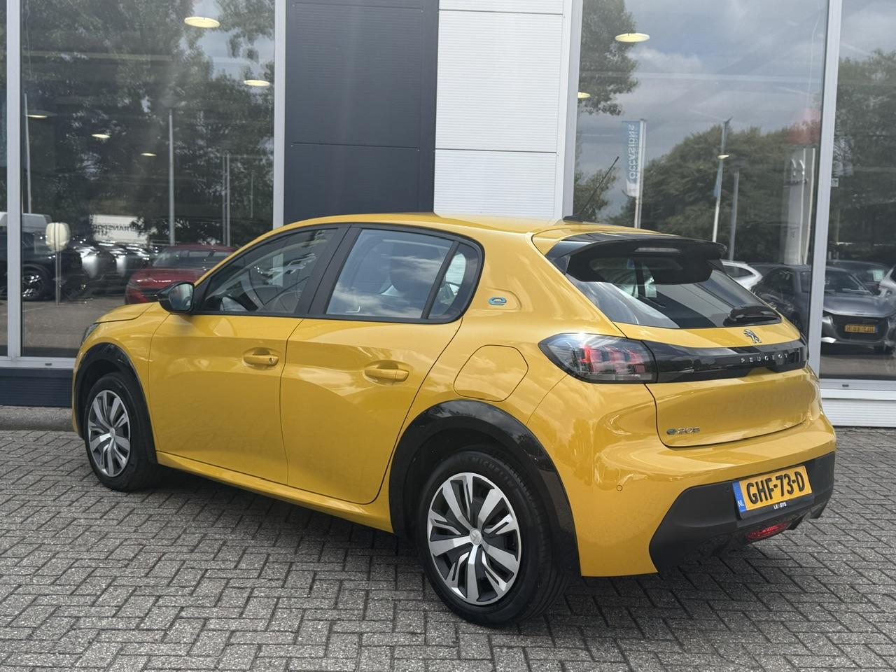 Peugeot e-208
