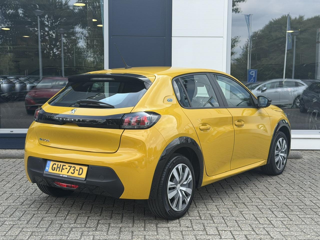 Peugeot e-208