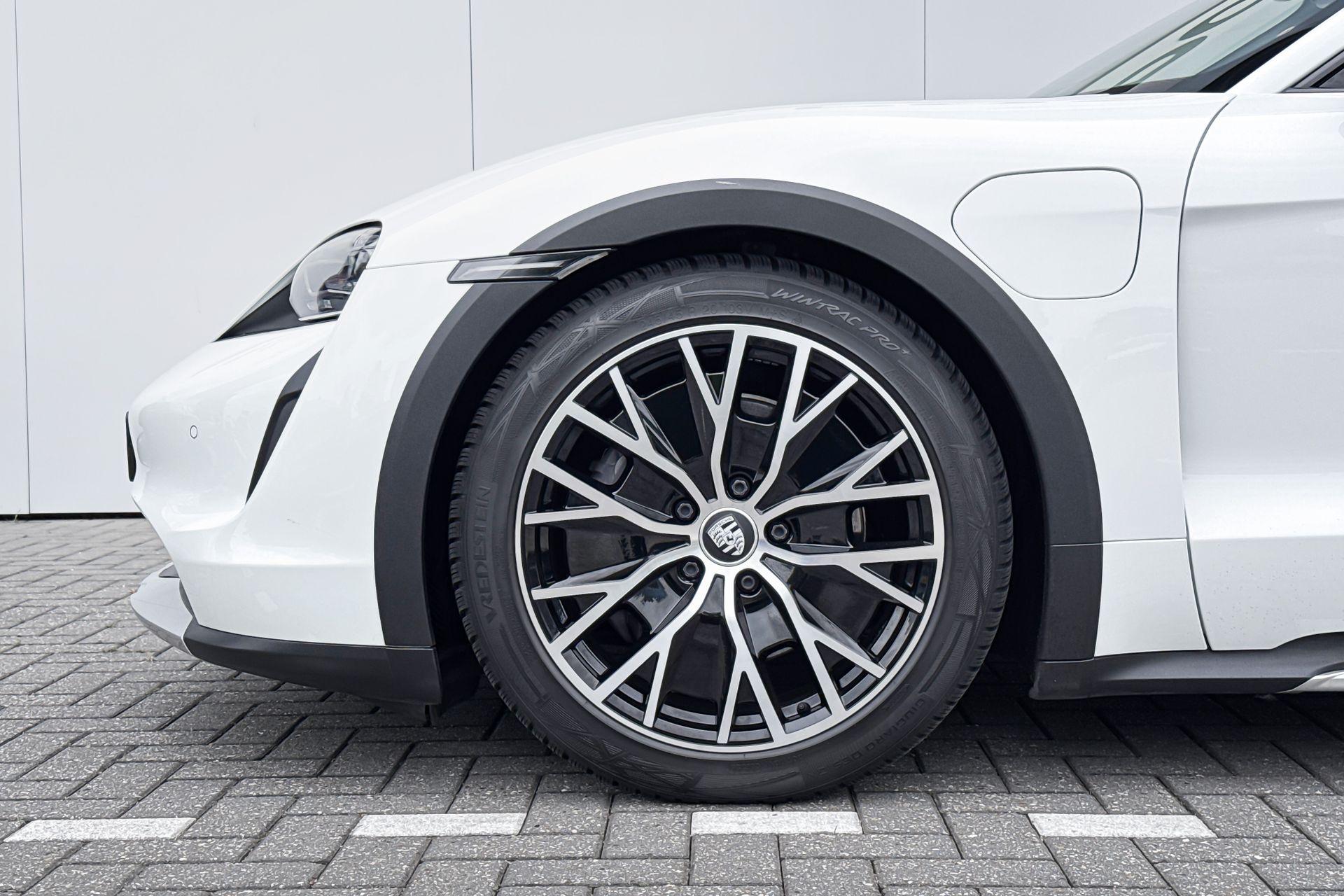 Porsche Taycan Cross Turismo